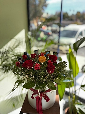 Kutuda Karam Çikolatalı Kokina Gül Arajmanı